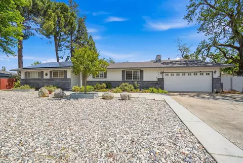 Exterior - 6927 Riata Dr, Redding, CA 96002 photo 2 of 17