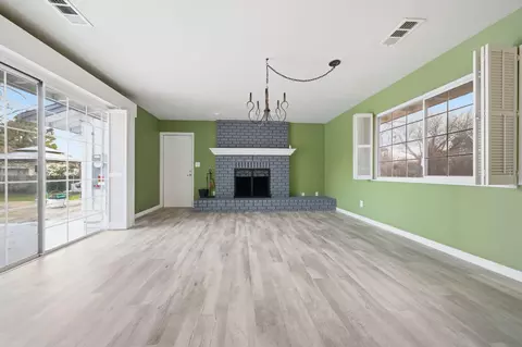 Living - 6927 Riata Dr, Redding, CA 96002 photo 3 of 4