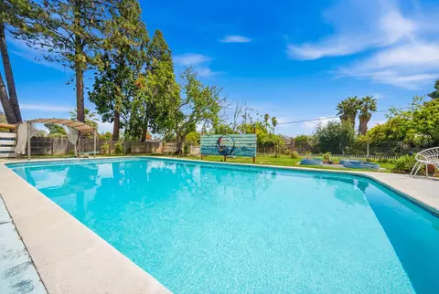 Exterior - 6927 Riata Dr, Redding, CA 96002 photo 5 of 17