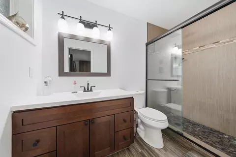 Bath - 1692 Kildare Dr, Redding, CA 96001 photo 1 of 2