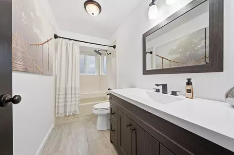 Bath - 1692 Kildare Dr, Redding, CA 96001 photo 2 of 2