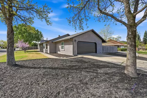 Exterior - 1692 Kildare Dr, Redding, CA 96001 photo 4 of 8