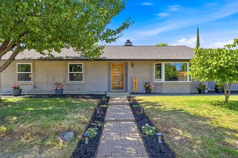 Exterior - 1692 Kildare Dr, Redding, CA 96001 photo 3 of 8