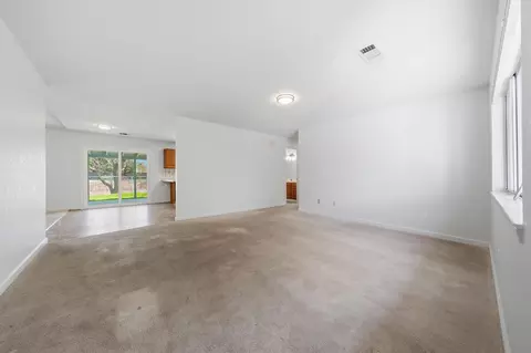 Living - 649 Lowe St, Redding, CA 96001 photo 3 of 6