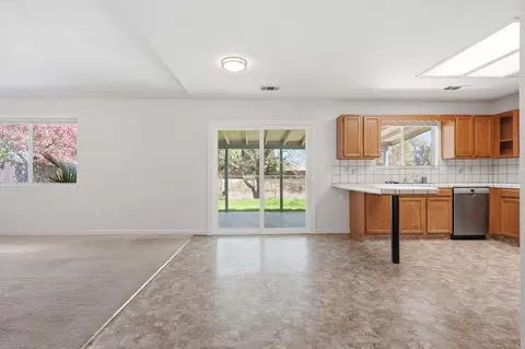 Living - 649 Lowe St, Redding, CA 96001 photo 4 of 6