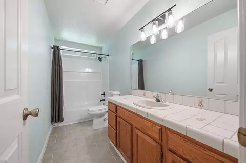 Bath - 649 Lowe St, Redding, CA 96001 photo 3 of 3
