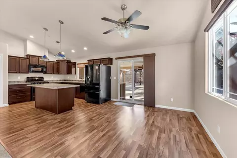 Living - 7253 Legacy Ct, Redding, CA 96001 photo 2 of 3