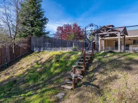 Exterior - 7253 Legacy Ct, Redding, CA 96001 photo 9 of 10