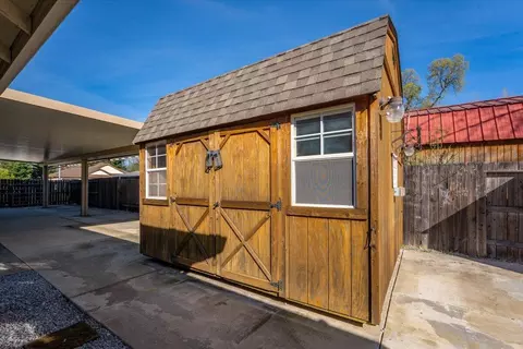 Exterior - 7253 Legacy Ct, Redding, CA 96001 photo 6 of 10