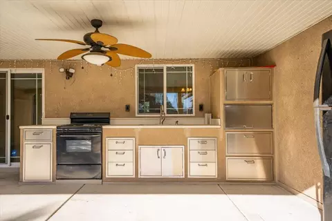 Kitchen - 7253 Legacy Ct, Redding, CA 96001 photo 3 of 4