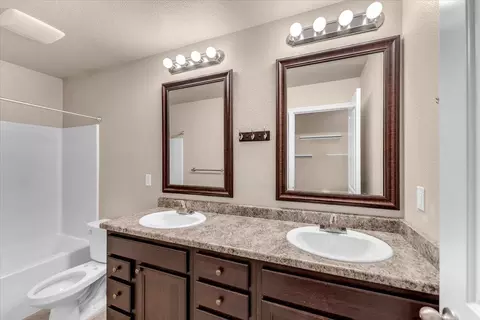 Bath - 7253 Legacy Ct, Redding, CA 96001 photo 1 of 4