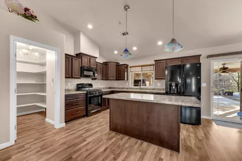 Kitchen - 7253 Legacy Ct, Redding, CA 96001 photo 2 of 4