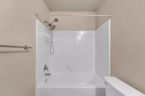 Bath - 7253 Legacy Ct, Redding, CA 96001 photo 2 of 4