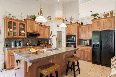 Kitchen - 4302 Yellowstone Dr, Redding, CA 96002 photo 2 of 2