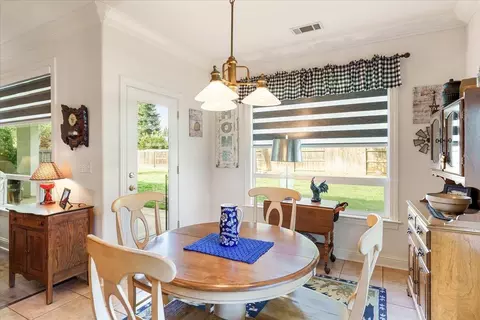 Dining - 4302 Yellowstone Dr, Redding, CA 96002 photo 2 of 2
