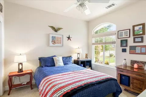 Bedroom - 4302 Yellowstone Dr, Redding, CA 96002 photo 1 of 3