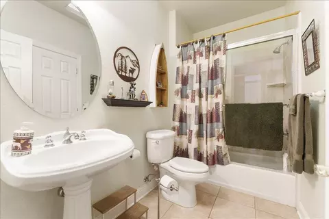 Bath - 4302 Yellowstone Dr, Redding, CA 96002 photo 1 of 4