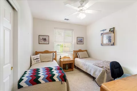 Bedroom - 4302 Yellowstone Dr, Redding, CA 96002 photo 2 of 3