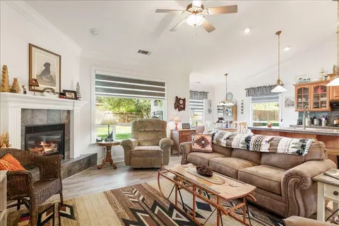 Living - 4302 Yellowstone Dr, Redding, CA 96002 photo 5 of 5