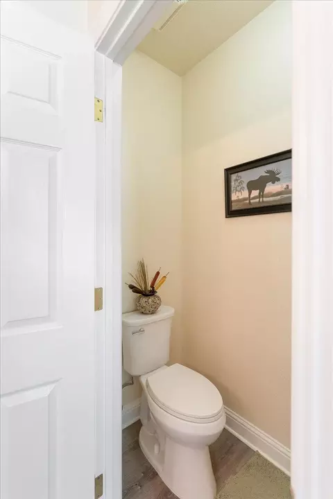 Bath - 4302 Yellowstone Dr, Redding, CA 96002 photo 4 of 4
