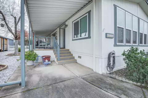 4555 Underwood Dr, Redding, CA 96003 photo 3