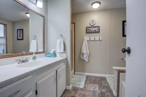 4555 Underwood Dr, Redding, CA 96003 photo 28