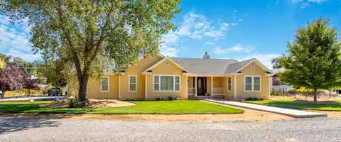 22171 Meyer Rd, Bella Vista, CA 96008