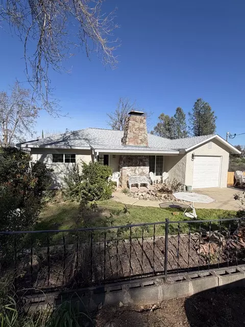 2050 Skyline Dr, Redding, CA 96001