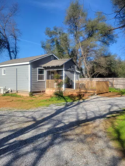 6690 Curtis Ln, Anderson, CA 96007