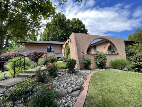 2890 Balaton Ave, Redding, CA 96001 photo 1