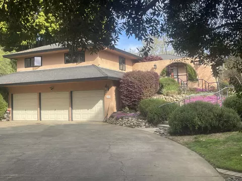 2890 Balaton Ave, Redding, CA 96001