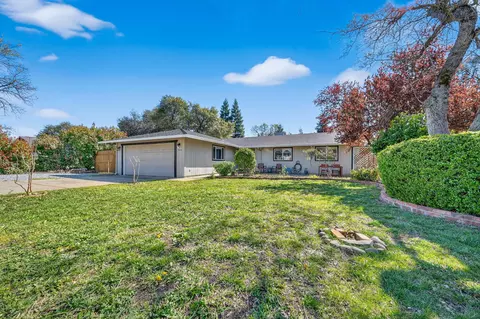 953 Oakmont Dr, Redding, CA 96003 photo 2