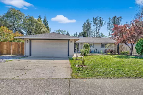 953 Oakmont Dr, Redding, CA 96003