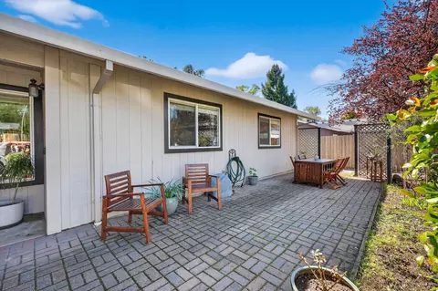 953 Oakmont Dr, Redding, CA 96003 photo 4