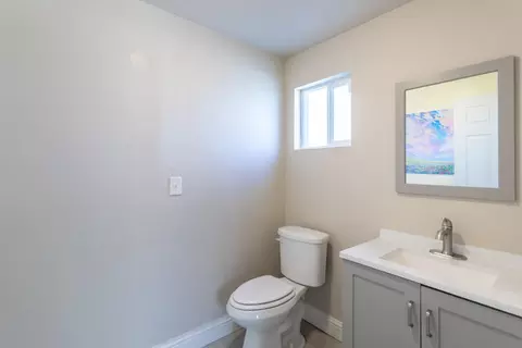 Bath - 581 N Boulder Dr, Redding, CA 96003 photo 4 of 4