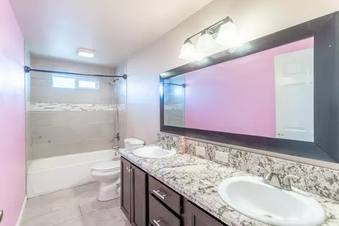 Bath - 581 N Boulder Dr, Redding, CA 96003 photo 3 of 4