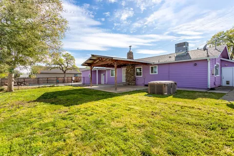 Exterior - 581 N Boulder Dr, Redding, CA 96003 photo 5 of 14