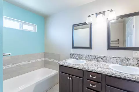 Bath - 581 N Boulder Dr, Redding, CA 96003 photo 1 of 4
