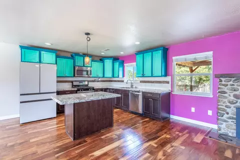 Kitchen - 581 N Boulder Dr, Redding, CA 96003 photo 2 of 4