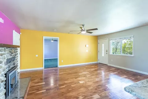Living - 581 N Boulder Dr, Redding, CA 96003 photo 2 of 4