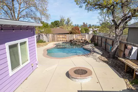 Exterior - 581 N Boulder Dr, Redding, CA 96003 photo 10 of 14