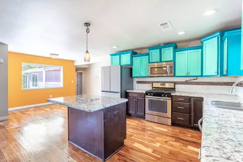 Kitchen - 581 N Boulder Dr, Redding, CA 96003 photo 4 of 4
