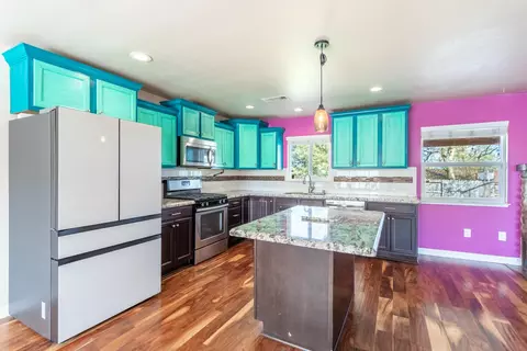 Kitchen - 581 N Boulder Dr, Redding, CA 96003 photo 3 of 4