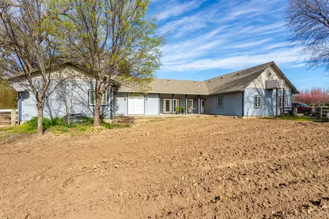 Exterior - 11847 Oak Run Rd, Oak Run, CA 96069 photo 8 of 11