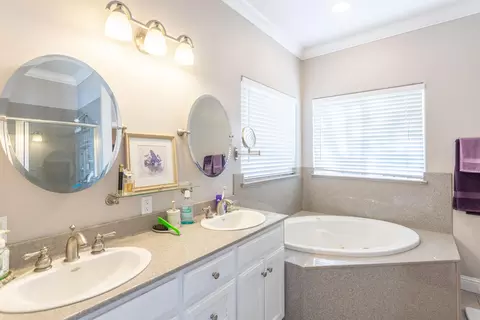 Bath - 11847 Oak Run Rd, Oak Run, CA 96069 photo 1 of 4