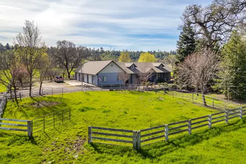 11847 Oak Run Rd, Oak Run, CA 96069