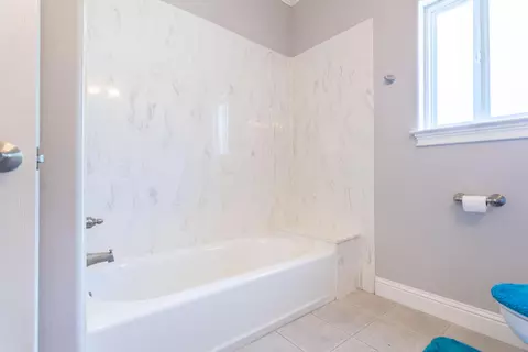 Bath - 11847 Oak Run Rd, Oak Run, CA 96069 photo 3 of 4