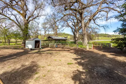 Exterior - 11847 Oak Run Rd, Oak Run, CA 96069 photo 6 of 11