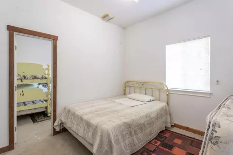 Bedroom - 11847 Oak Run Rd, Oak Run, CA 96069 photo 4 of 5