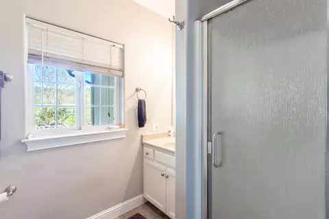 Bath - 11847 Oak Run Rd, Oak Run, CA 96069 photo 4 of 4